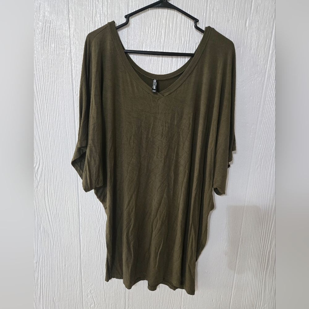 Lock & Love - Ladies Soft Green Top Size 3X